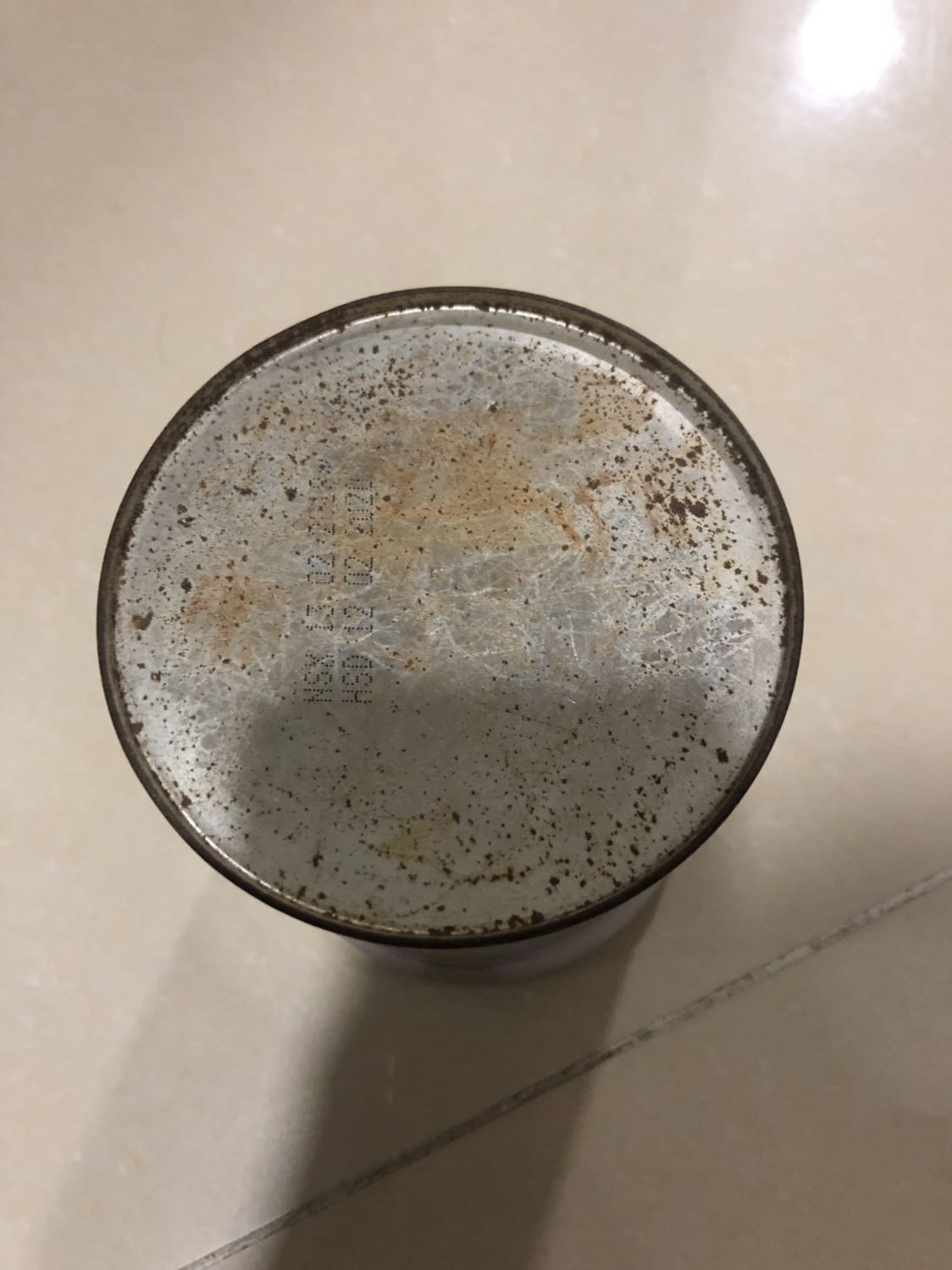 Sữa còn hạn mà *** sữa như lượm ngoài thùng rác vào đóng vậy.nhìn hộp sữa ai dám uống.