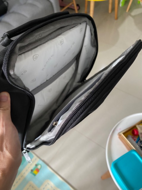 Kiểu dáng gọn gàng, không thô. Chứa được khoảng 2 laptop. Tiki giao hàng nhanh, hài lòng Kiểu dáng gọn gàng, không thô. Chứa được khoảng 2 laptop. Tiki giao hàng nhanh, hài lòng