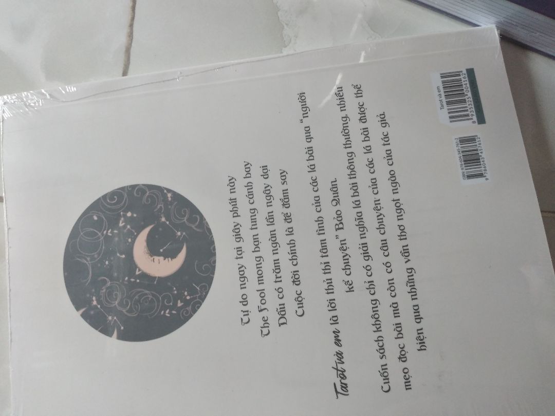 ưng cái bìa ghê luôn á, nd thì khỏi phải chê vào đâu đc