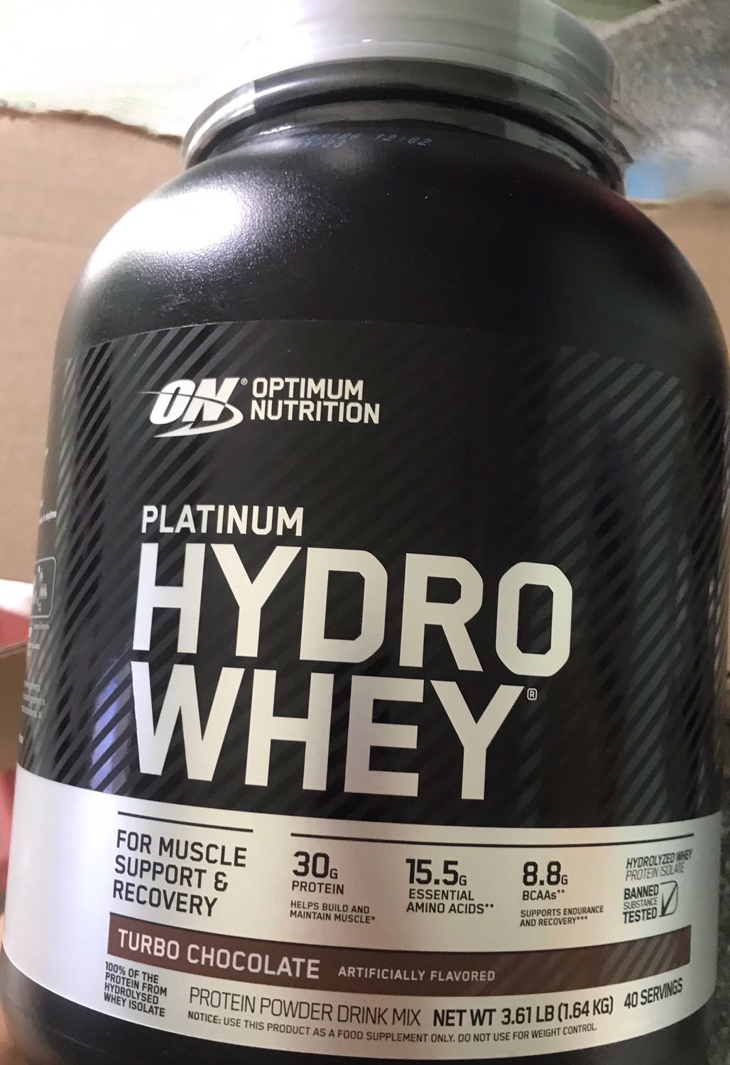 Đây là nhận xét trải nghiệm cá nhân của mình. Mình ít khi nhận xét nhưng lần này mình thấy nên nói về trải nghiệm để giúp phần nào, để mọi người lựa chọn.
- Chất lượng: Theo trải nghiệm của mình là tốt, hấp thụ nhanh. Nên chọn mùi vị socola sẽ ngon hơn. 
- Về giá: giá khác nhau, chênh lệch không đáng kể giữa các Shop, về phần này các bạn nên chọn Shop uy tín. 
- Giao hàng: trước giờ mình mua hàng thì hầu như được TIKI giao sớm hoặc đúng hẹn, nếu có trễ sẽ được thông báo (nhưng rất hiếm khi trễ)
- Đóng gói: về mặt này mình khá thích TIKI vì luôn đóng thành hộp, thông tin tên sản phẩm sẽ không in bên ngoài, do bảo mật thông tin. 
- Phục vụ ổn
- Hạn sử dụng còn xa, nguyên tem. 
_ Mong những chia sẽ của mình giúp mọi người trải nghiệm mua sắm tốt hơn, chọn được sản phẩm ưng ý nhất.