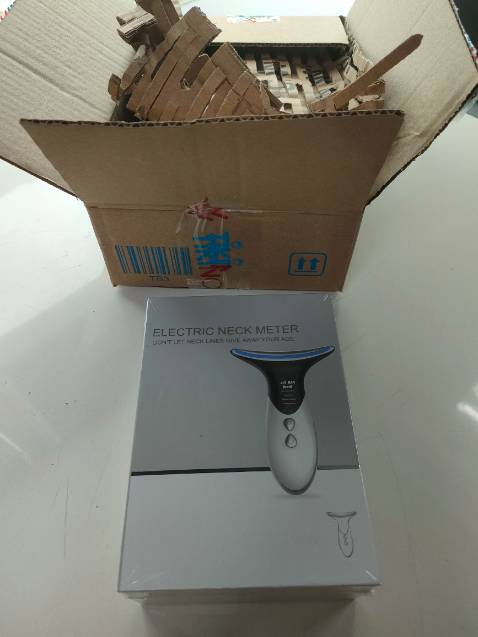 Máy đẹp, như giới thiệu, dùng rất thích. 
Mình mới dùng 1 tuần, cảm giác cơ mặt săn hơn.
Sẽ mua thêm 1 cái tặng Mama :)