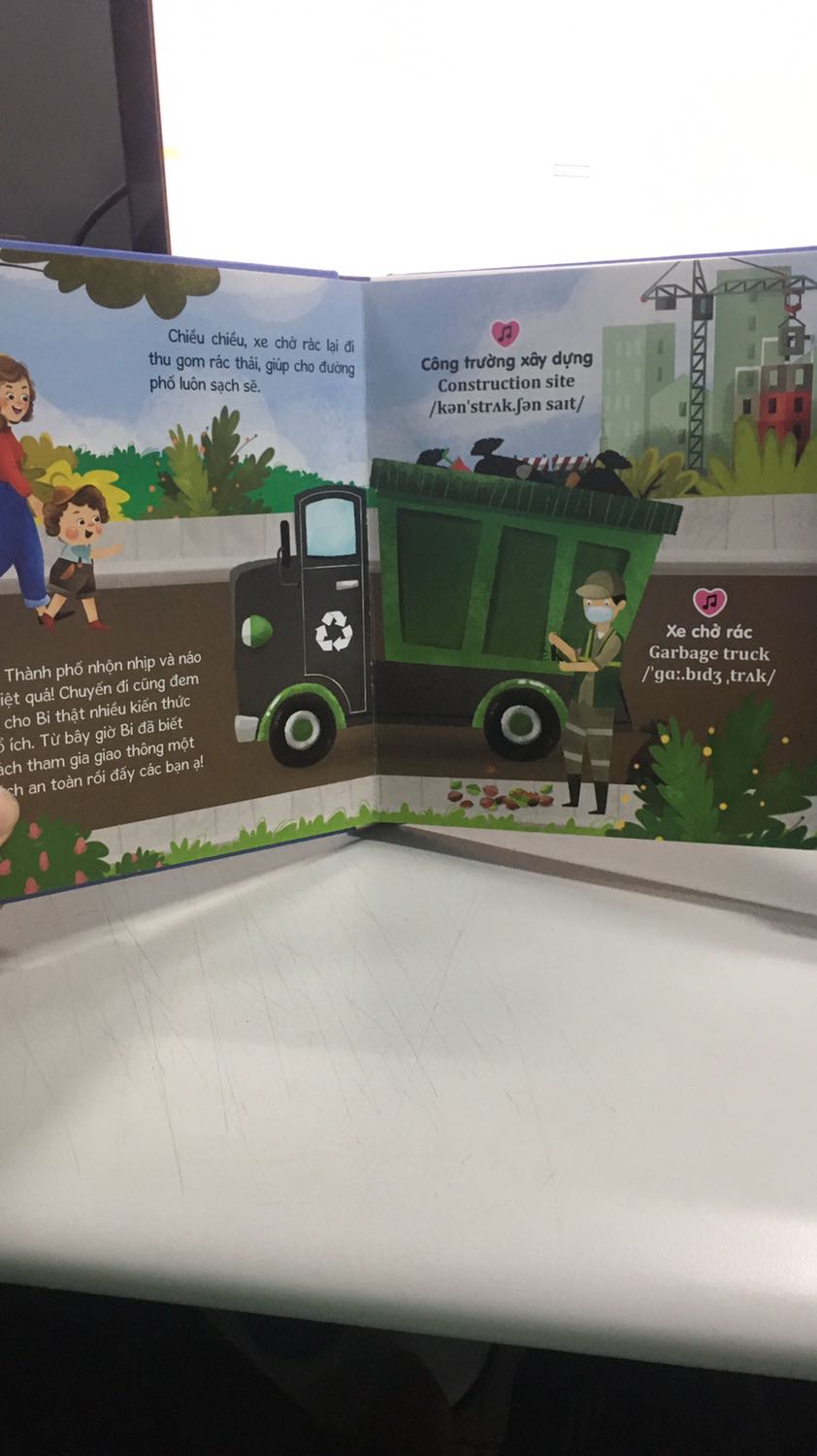 Shop đóng gói cẩn thận
Giao hàng nhanh
Sách nội dung và hình ảnh rất dễ thương. Màu sắc tươi sáng
Song ngữ xịn sò
Sách kết hợp âm thanh và lật mở. Săn sale siêu rẻ