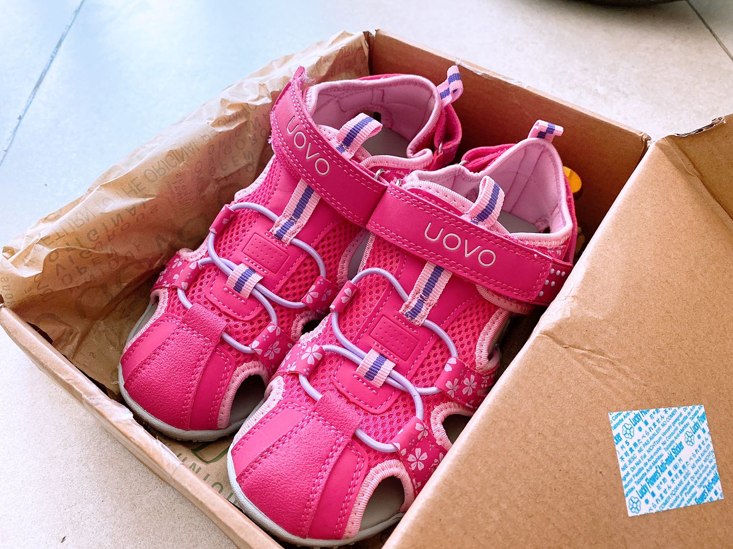 Giày đi nhẹ, dễ sử dụng. Shop nhiệt tình tư vấn , giao hàng nhanh, đóng gói kĩ. Sẽ ủng hộ tiếp ??