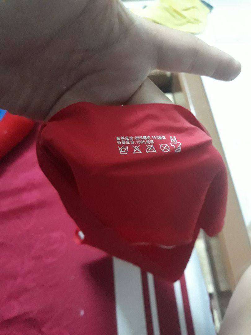 nghĩ sao bán quần ko có chun mặc ko dc. tuột hoài lôn. màu đỏ mình mua ở sop nay.  màu xám mình mua shop khác mặc thich nen lên tim mua lại kiểu quần đúc. mà shop giao hàng ko có tâm. quần kì cục