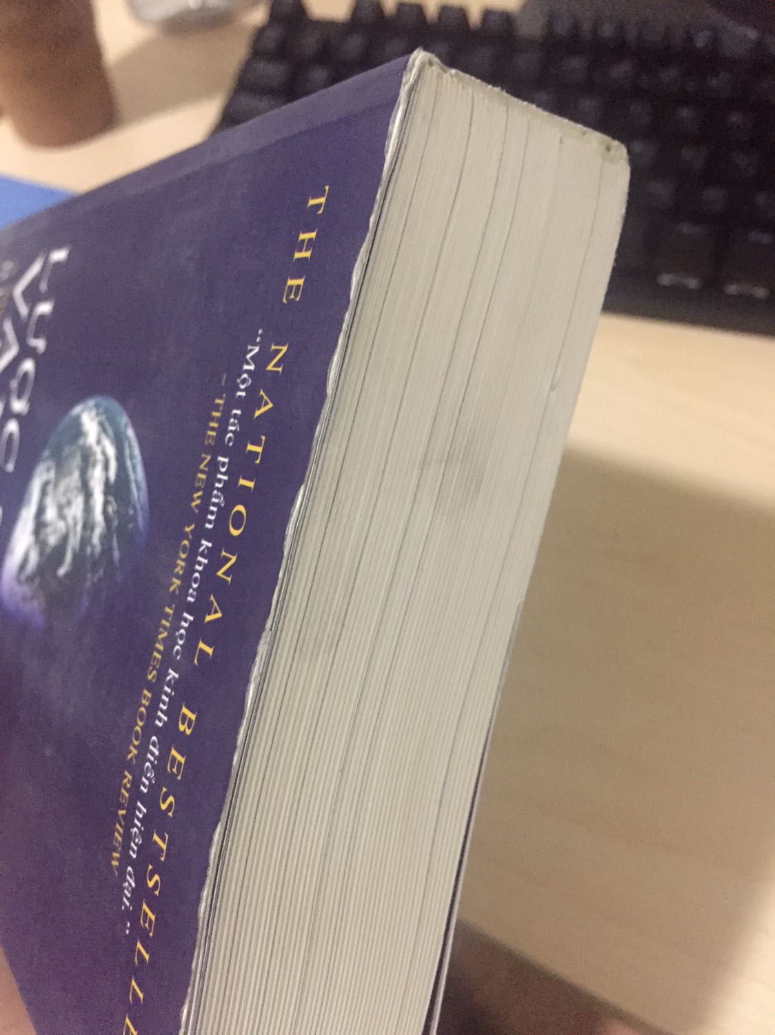 Đặt mua 3 cuốn thì 2 cuốn bị lem nhem bẩn và gãy góc. Cảm thấy không hài lòng cho đơn hàng lần này. Chỉ đc cuốn Vũ trụ là ok.