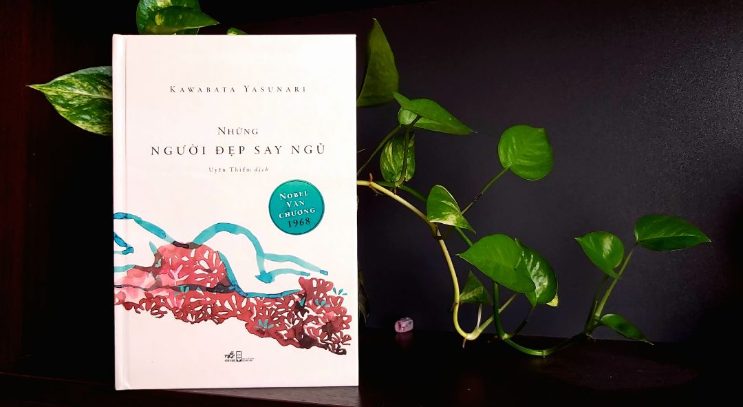 "Một kiệt tác, toả thứ mùi như mùi hư hoại của trái cây chín nâ, song vẫn giữ được vẻ đẹp hoàn hảo về mặt hình thức." - Mishima Yukio.
Sách nhỏ gọn. Thiết kế giản dị. Sách bìa cưng như một cuốn sổ tay. 
Dịch vụ Tiki tiện ích. Đóng hộp cẩn thận, giao hàng nhanh. Nhân viên thân thiện. Thanks!