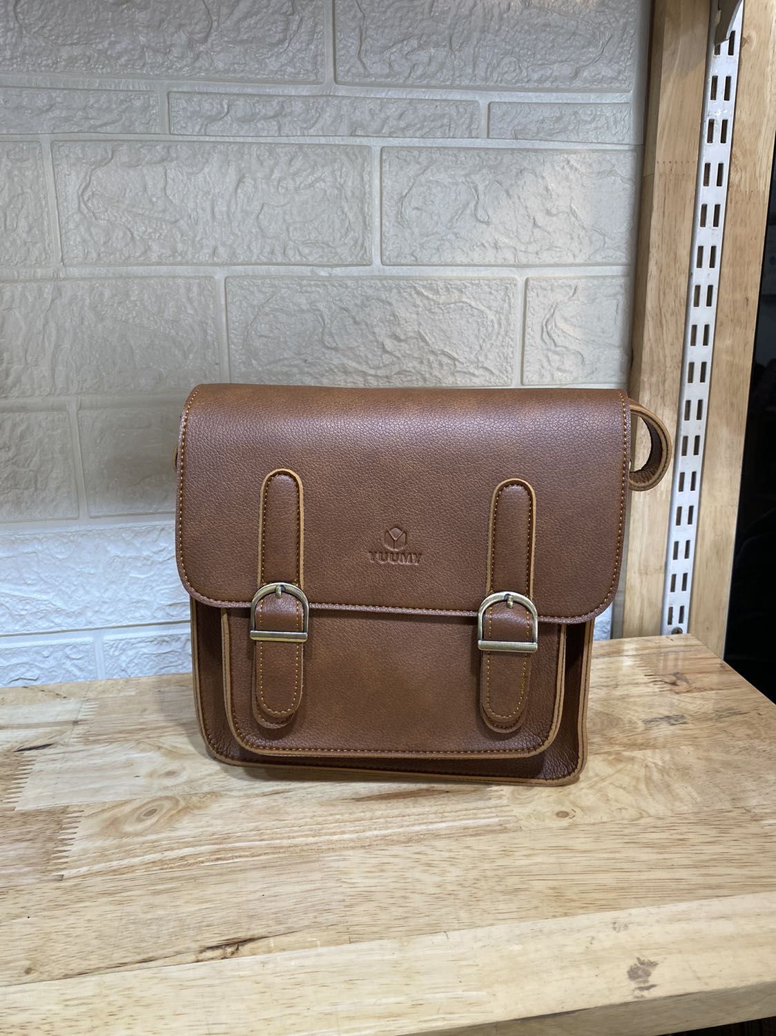 Ở xa nên nhờ shop gói hàng sợ mất form , k ngờ shop chu đáo v luôn, nhận hàng form túi còn nguyên k bị gãy nè, ưng ghê tặng shop fback xịn nè