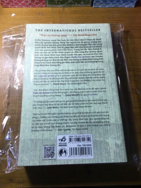 Sách giao nhanh, đặt ngày 16 qua sáng ngày 17 đã nhận đc hàng. Sách mới tinh, ko bị xong góc hay trầy xước. Xứng đáng 5sao về khâu vận chuyển. Đây là quyển đầu tiên mình đọc của tác giả Murakami, nghe danh đã lâu nên cũng tò mò đọc thử.( khi đọc xong mình sẽ ghi cảm nhận nhé) 💖😆