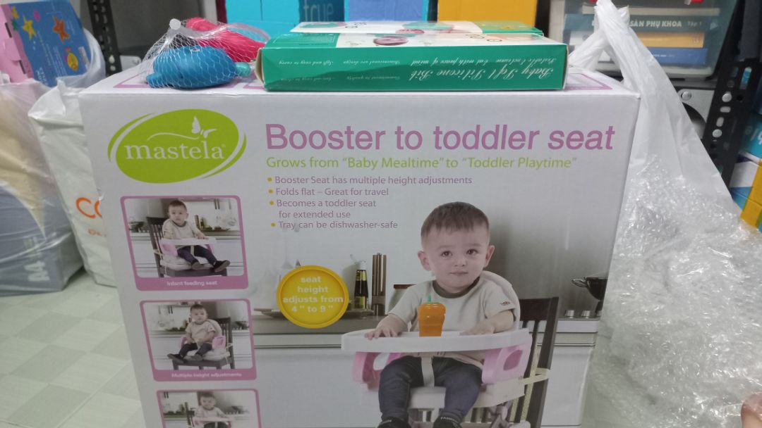Đây là ghế thứ 2 sử dụng.
ghế đầu dc khuyến mãi kèm tã Moony, dùng cho đứa lớn, ngồi ăn tới 3 tuổi 18kg vẫn dc, chỉ lờn mấy nấc chân ghế, hay tự lún, nên lần này mua mới dùng cho bé sau.
