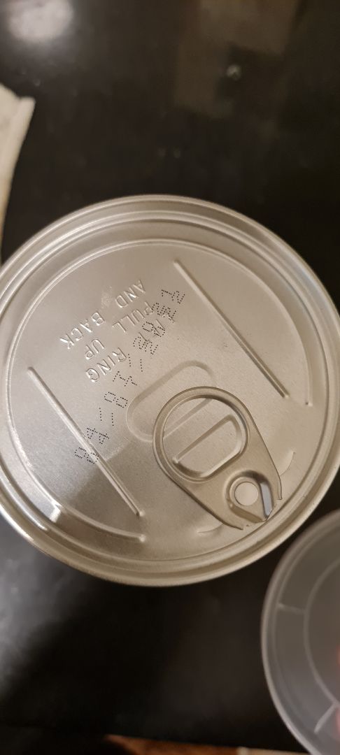 nho có mùi rất kì cục. mới mở nắp ra là mùi nồng nặc khó chịu. ăn thì chua và cũng có mùi lạ. mặc dù hạn sử dụng rất mới và bao bì đóng kín. mình hoàn toàn ko ăn dc.