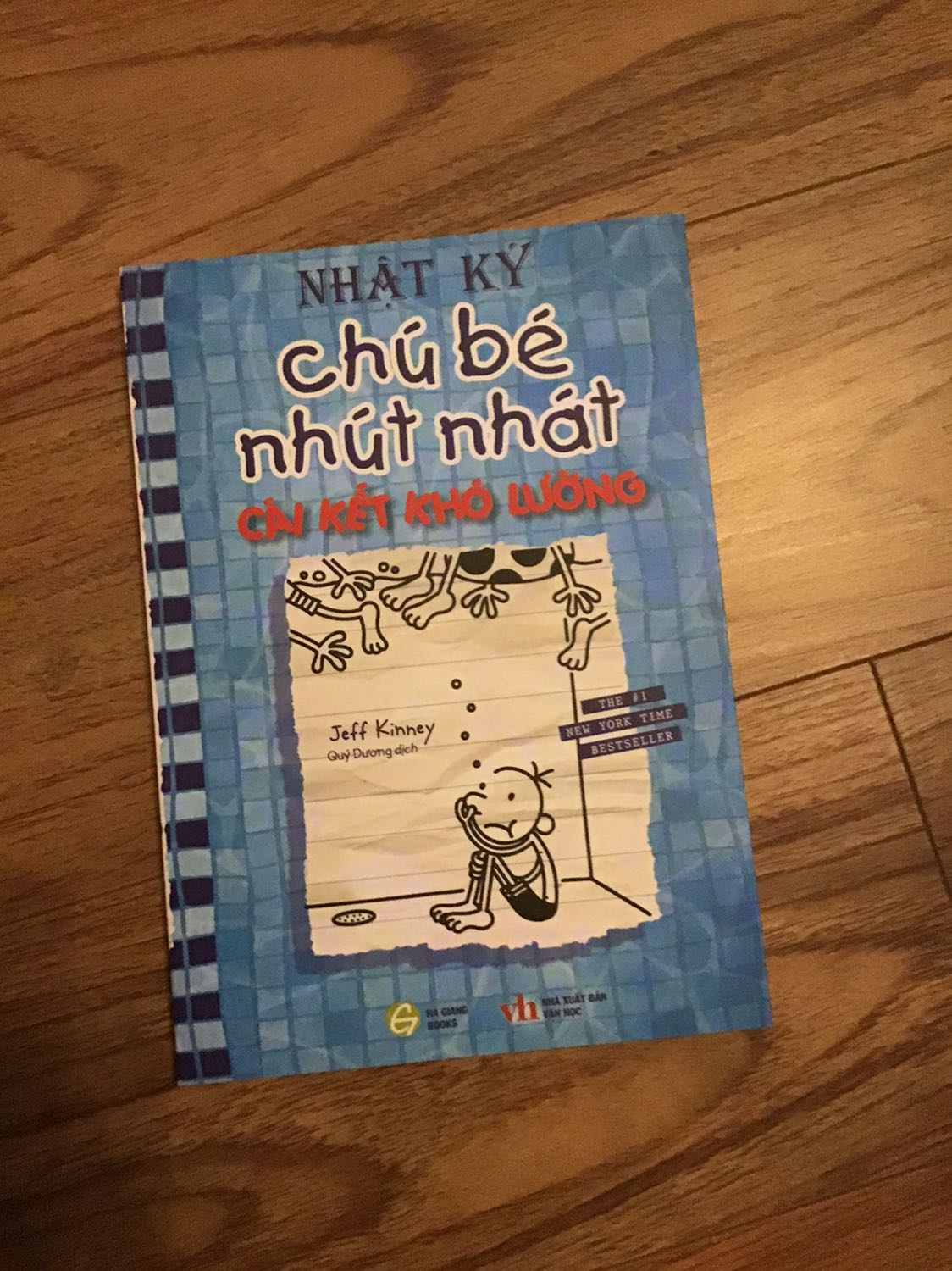 Ui thề mình thích cái siries này dã man luôn á, thấy văn phong của tác giả rất hài hước, hình vẽ cute nên mình mua luôn cho đủ bộ. Mà sách được bọc kĩ lắm luôn, xong ship cũng rất nhanh nữa. Siêu ưng luôn á
