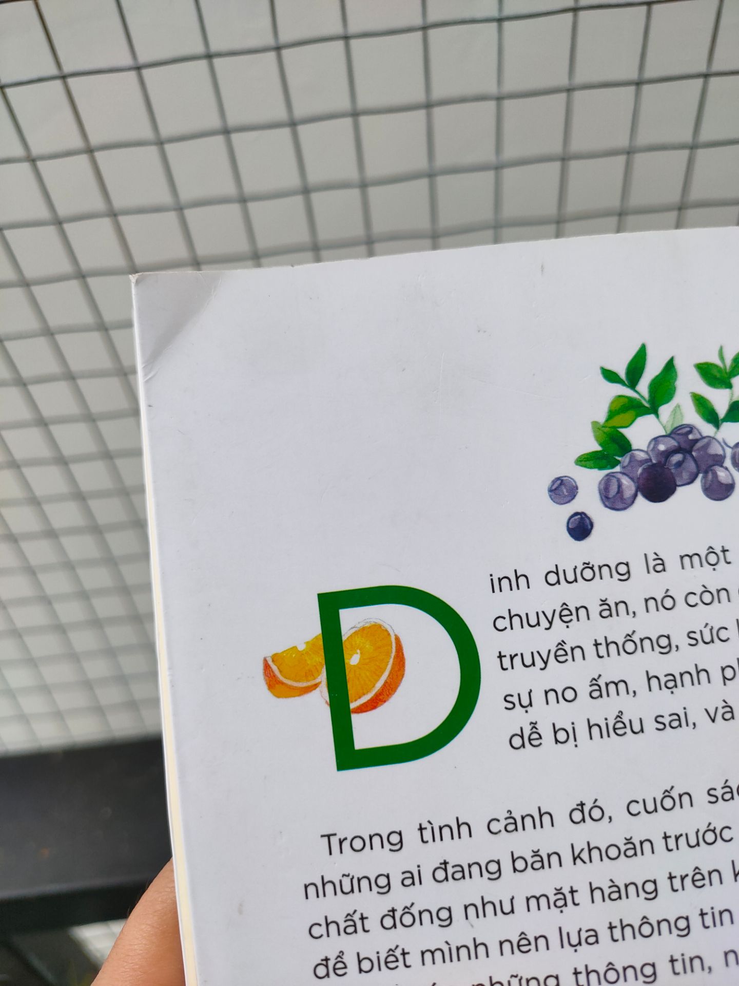 Không hiểu sao đợt này Tiki giao cho mình cuốn này rất cũ. Mua sách Tiki bao nhiêu năm nay chưa bao giờ mình gặp trường hợp như này.