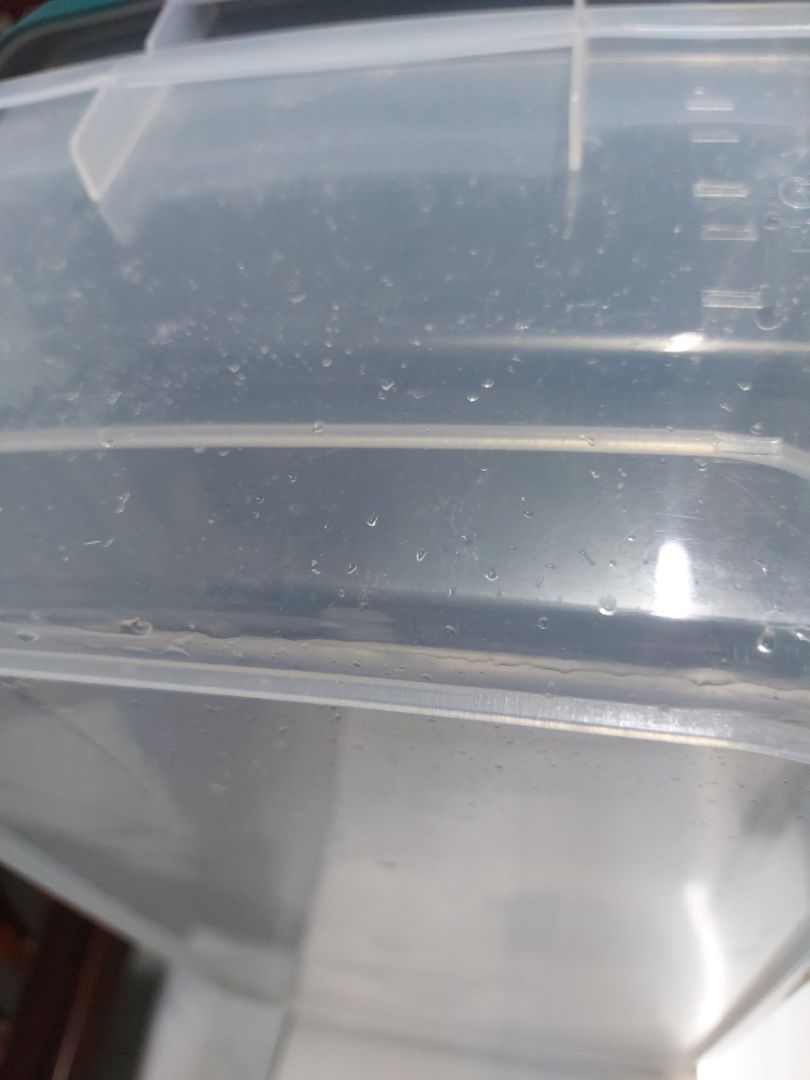 thùng và nắp bị bể vỡ k dùng được. mua 2 thùng giao 1 nắp. bên trong thùng còn đọng nước. Tiki vui lòng hỗ trợ đổi trả giúp. xin cảm ơn!