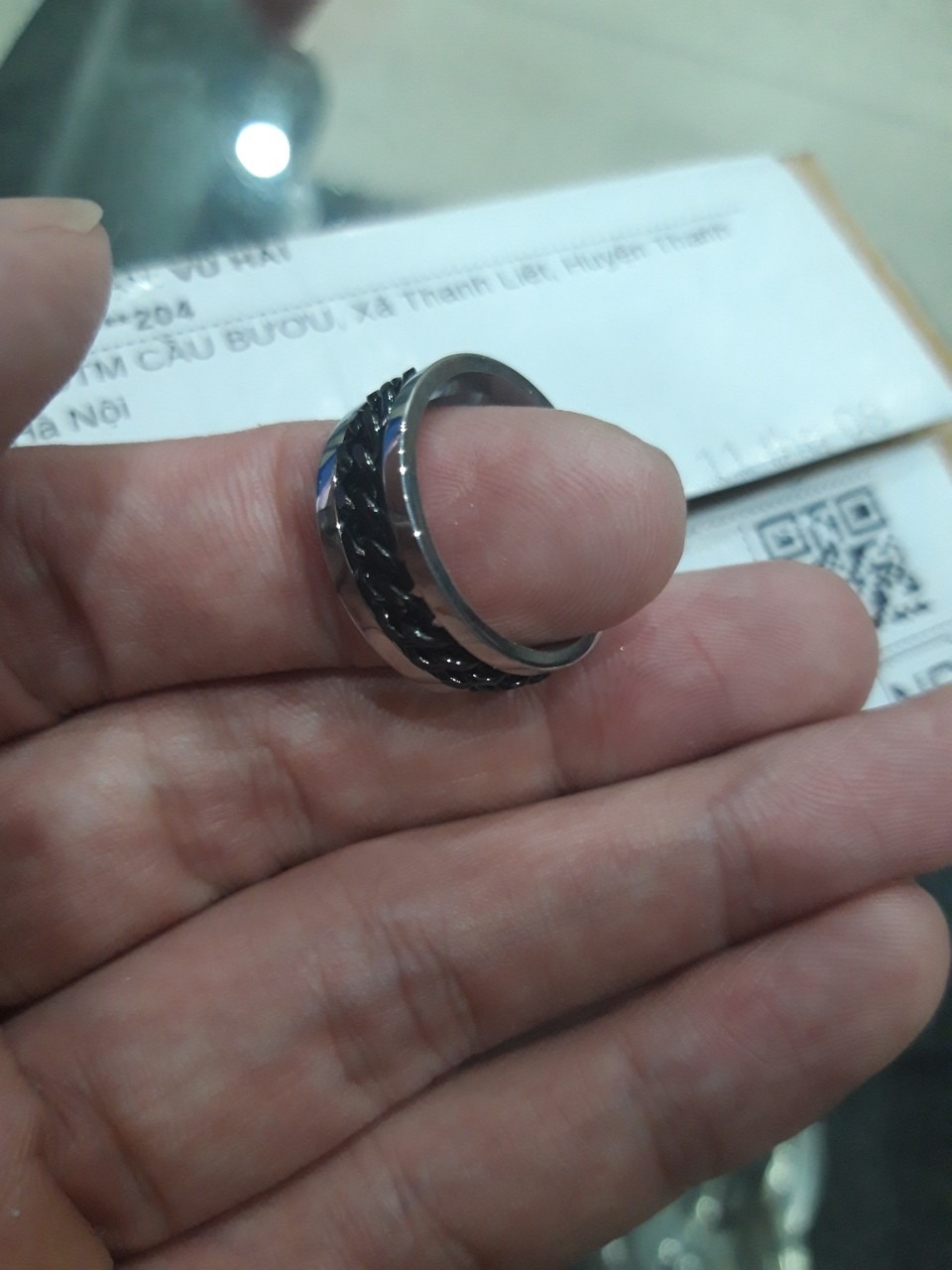 Tiki giao hàng rất nhanh! Nhẫn của nhà bán hàng VinaSupplier rất đẹp sáng bóng, khui bia lại dễ nữa! Lại có thư cám ơn rất dễ thương!