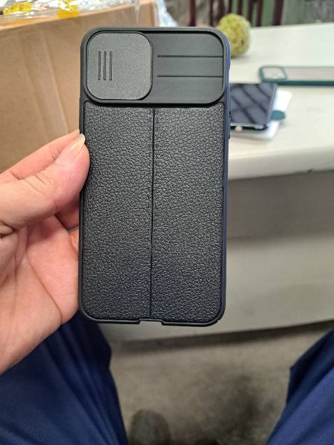 Ốp không ôm khít với đt, nắp gạt camera lỏng lẻo dễ rớt ra. So với cái ốp mình mới mua 71k ở shop kia thì thua sa. Thất vọng quá Ốp không ôm khít với đt, nắp gạt camera lỏng lẻo dễ rớt ra. So với cái ốp mình mới mua 71k ở shop kia thì thua sa. Thất vọng quá