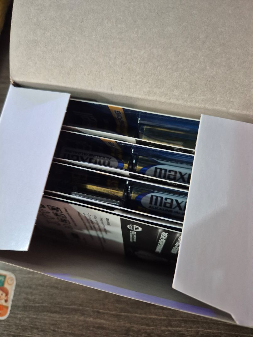 Pin còn nguyên seal để 1 thời gian tụe nhiên chảy nước.
Phải vứt gần hết