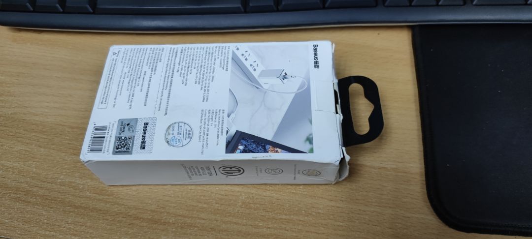 Vỏ hộp nát, nhưng chắc cũng chưa tới trăm lần mở. 
Dùng rất tiết kiệm điện, cắm vào đèn led ko sáng, 3 ổ sạc ổ nào cũng ko lên điện.