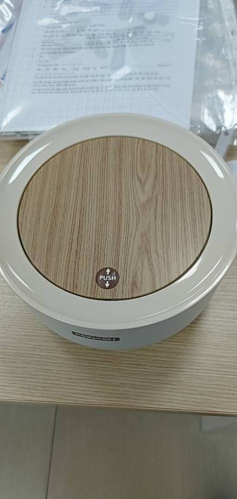 Trời quá hợp với decor phòng mình, như thiết kế dành cho mình ~~ nhỏ nhỏ xinh xinh để rác vỏ kẹo các thứ thoải mái, không bõ công thức đêm săn sale. Tuyệt vời !