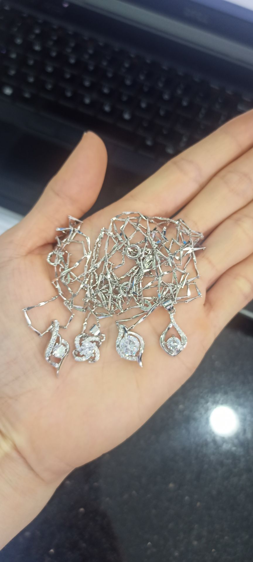 Cảm ơn shop, mua cả 4 dây đều rất đẹp và sáng , sản phẩm tốt y như quảng cáo sẽ tiếp tục ủng hộ shop . Cảm ơn Tiki mình rất yên tâm khi mua hàng ở TiKi .