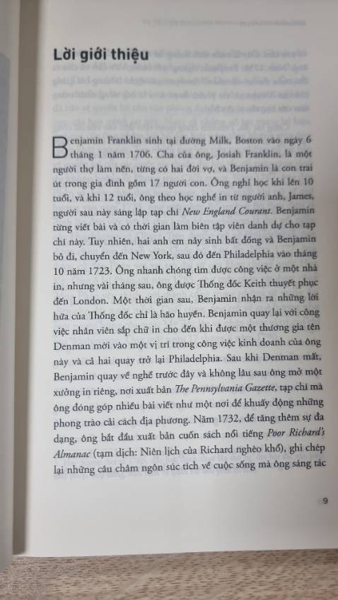 Đây là một trong mấy cuốn mình đã đọc file epub trên Kindle ít lâu và quyết định mua thêm bản cứng để ủng hộ NXB. Cuốn này mình khuyên các bạn nên đọc càng sớm càng tốt, nhất là các bạn trẻ muốn tìm cho mình những bài học thực tế của một vĩ nhân với xuất thân từ tầng lớp bình dân.