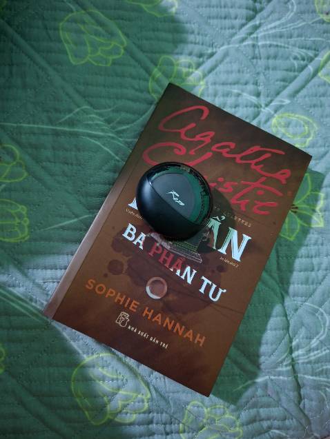 Một kẻ giết người thầm lặng.
Những tư tưởng cần phải loại bỏ.
Một bồi thẩm đoàn tam quan đúng đắn.
Quả là 1 bi kịch.

Và còn gì bi kịch hơn là chất lượng mực in không đồng nhất 🥹🥹 còn có cả lỗi chính tả thì phải.