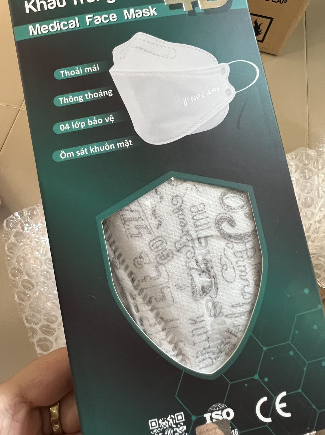 * Sản phẩm rất xinh đẹp tuyệt vời, tôi không thể trông đợi gì hơn. Cảm ơn nhà cung cấp, nhà sản xuất, cảm ơn người bán hàng, cảm ơn sàn thương mại điện tử, cảm ơn người vận chuyển để tôi có cơ hội dùng sản phẩm tốt như thế này. 
* Hàng đóng gói rất đẹp. Quả nhiên người bán đã gửi gắm rất nhiều tâm tư và tình cảm trong lúc gói hàng. Hộp không có dấu hiệu bị móp, chứng tỏ bộ phận vận chuyển đã nâng như nâng trứng, hứng như hứng hoa. Xin nghiêng mình cảm ơn vì tất cả. 
* Thời gian vận chuyển rất hợp lí. Tôi đã đặt hàng với tâm thế hào hứng chờ đợi để được trải nghiệm sản phẩm và tôi không hề bị chờ mỏi cổ. Có thể thấy bên vận chuyển không quản ngại thời tiết và đường xá xa xôi để đưa sản phẩm cho tôi trong thời gian ngắn nhất.