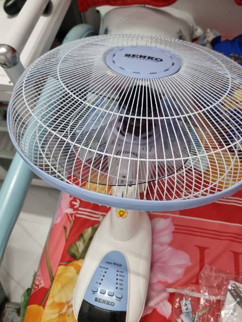 Mình mua lần 2 rồi,  quạt xài rất tốt,  xứng đáng tiền. Giá  Từ 425-490k.  Lần trước không nhớ mua cửa hàng nào,  lần này mua của Trí Việt,  gói hàng rất lịch sự,  cẩn thận từng chi tiết nhỏ Mình mua lần 2 rồi,  quạt xài rất tốt,  xứng đáng tiền. Giá  Từ 425-490k.  Lần trước không nhớ mua cửa hàng nào,  lần này mua của Trí Việt,  gói hàng rất lịch sự,  cẩn thận từng chi tiết nhỏ