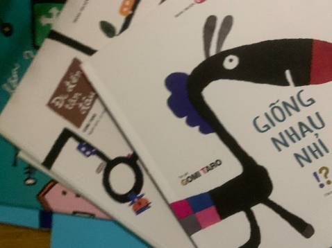 Gói kĩ.sách đẹp.hình vẽ sắc nét,chỉnh chu, còn được tặng thêm cả tấm hình dán