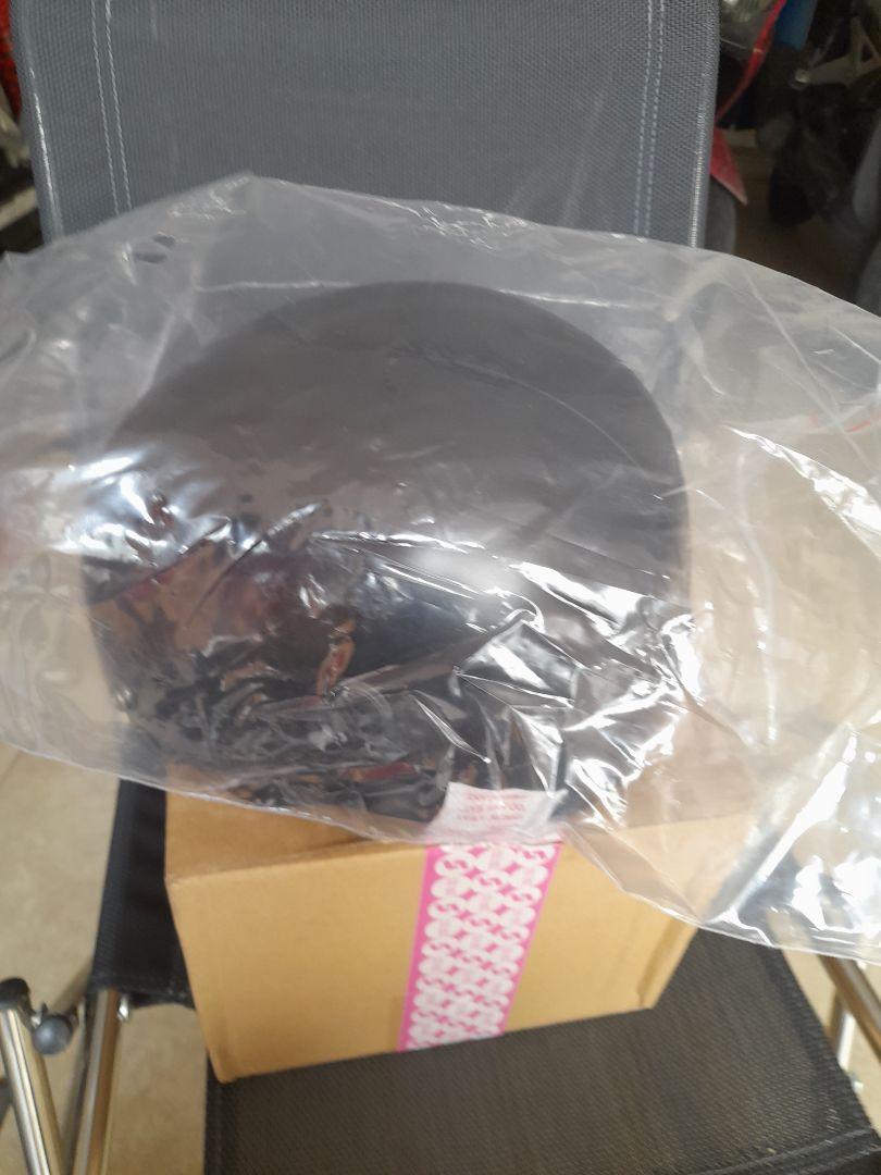 " NÓN SƠN " - thương hiệu lớn , uy tín , lâu năm . Nón đẹp , chất lượng tốt . Shipper thân thiện , giao hàng nhanh . Mua nón với giá tốt chỉ 236K . Hài lòng với chiếc nón này .