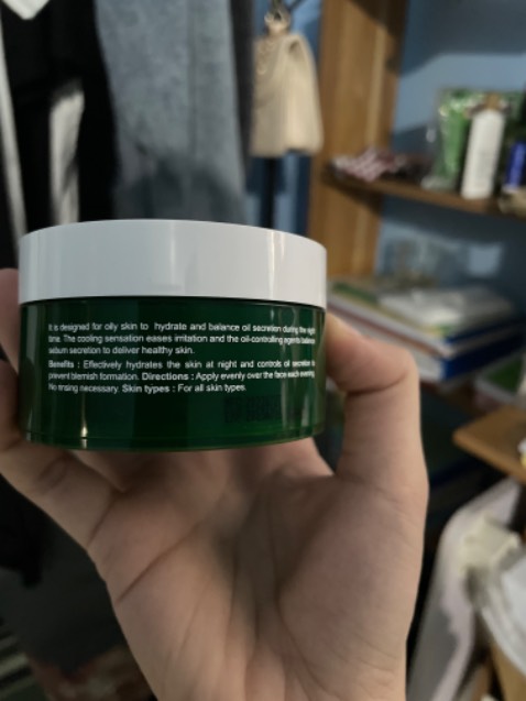 Cá nhân mình không đánh giá cao sản phẩm này. 
Mặc dù là sản phẩm kiềm dầu và kiểm soát mụn nhưng mình chưa thấy sự hiệu quả của việc kiểm soát mụn. Mình đắp mặt nạ giấy cùng chủng loại còn thấy hiệu quả rõ rệt hơn