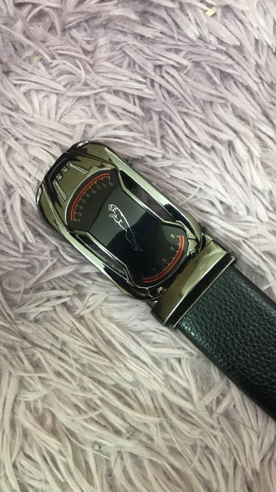 Thắt lưng đẹp thế. Giá rẻ nhưng có vẻ rất chắc chắn. Mặt bóng, da đẹp may chắc chắn và khá là mềm. Chất lượng ok. Cảm ơn shop ạ