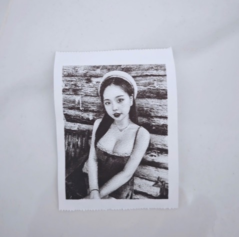 Miếng dán dùng OK phết dán đc những chổ nhỏ mình dùng dán hình con lên tường cũng OKela