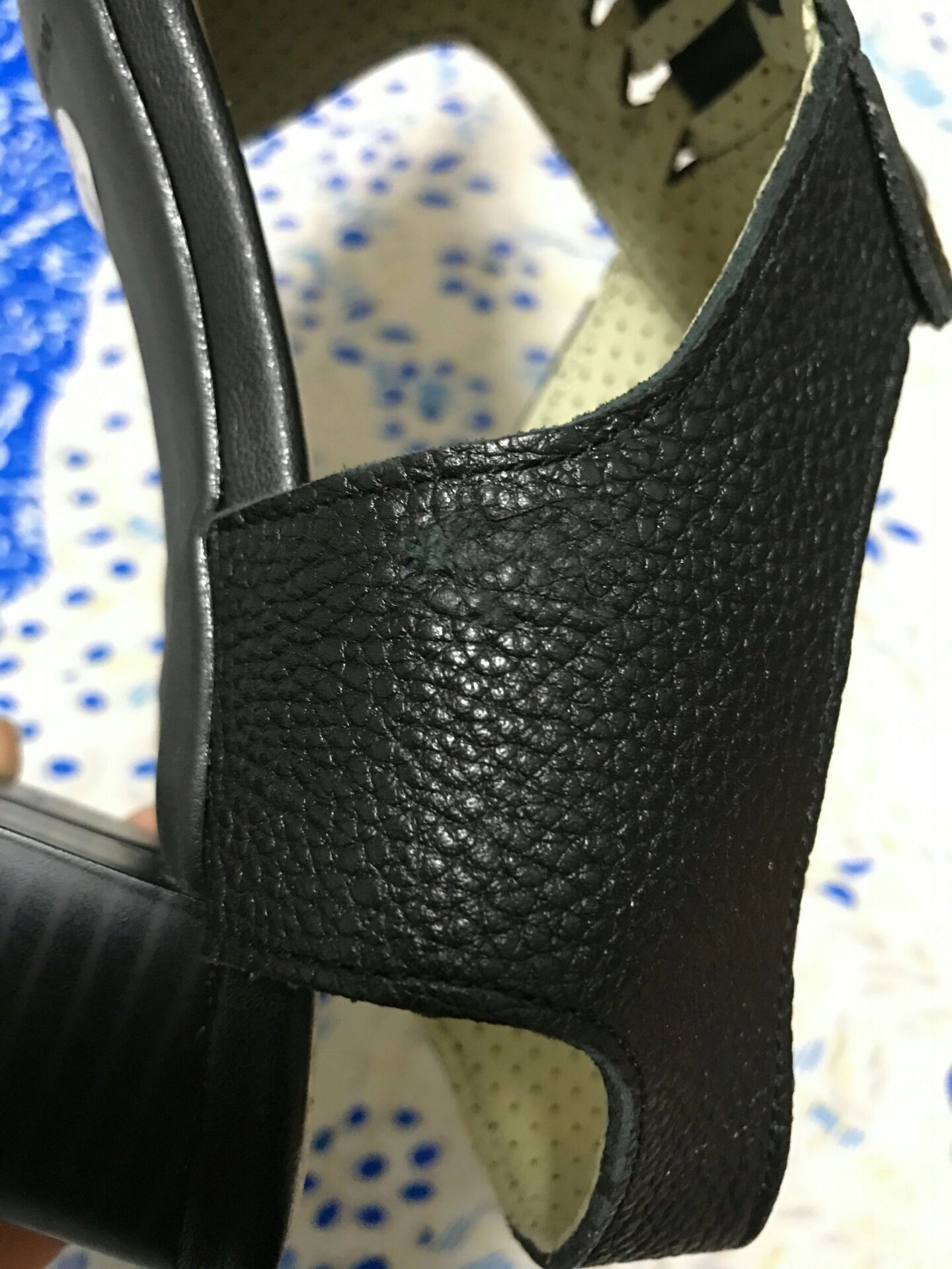 Hàng giao bị lỗi rồi...TiKi đổi lại cho mình nha Hàng giao bị lỗi rồi...TiKi đổi lại cho mình nha