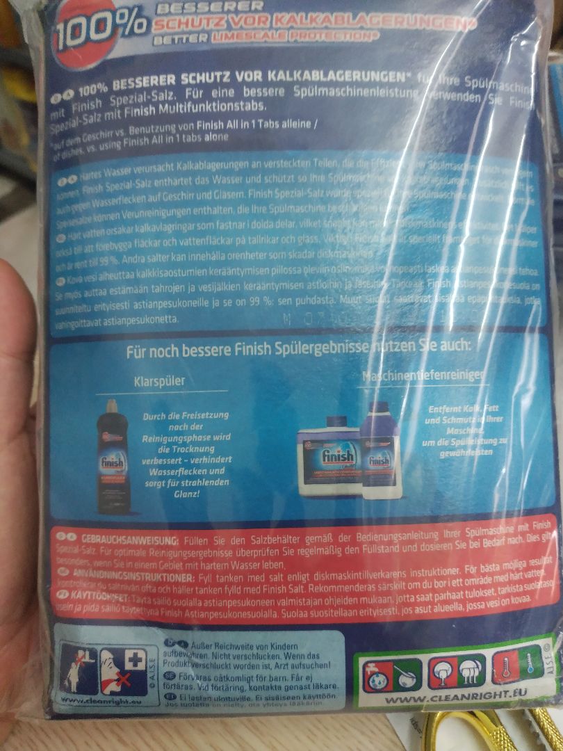 Shop giao cho mình cả 5 hộp muối đều trong tình trạng vỏ hộp ướt mèm, muốn bục đến nơi. Mình đã liên hệ với Tiki để đổi sản phẩm mới. Shop nhớ kiểm tra kĩ hàng trước khi đổi lại cho mình.