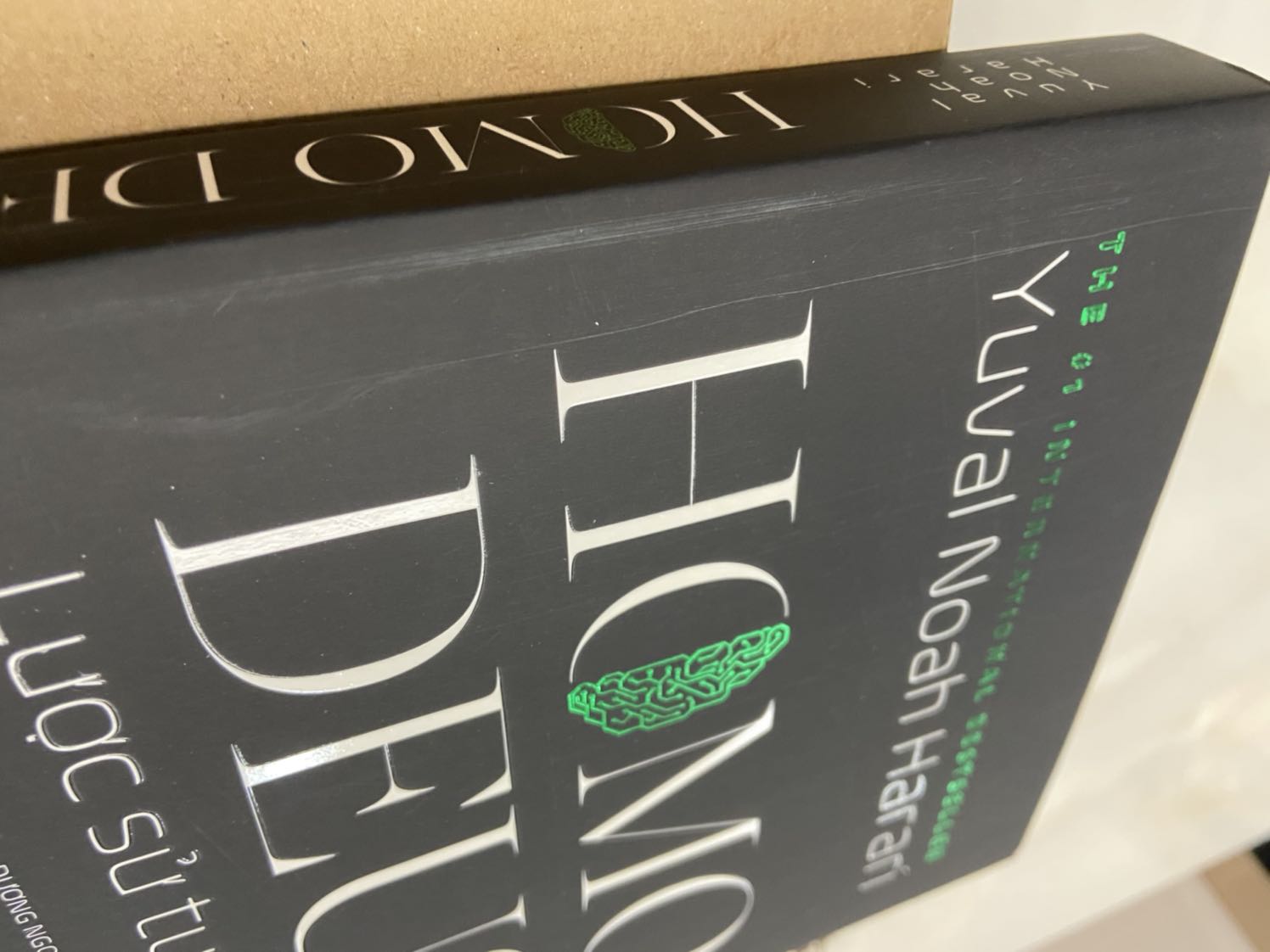 Bìa sách bị xước, trông như sách cũ
Không hài lòng !