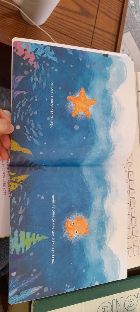 Giao hàng nhanh, đóng gói cẩn thận, sách thích lắm, bo góc, bìa cứng cáp, màu in sắc nét, đẹp. Bộ ehon hình vẽ ngộ nghĩnh, người lớn nhìn còn thích mê