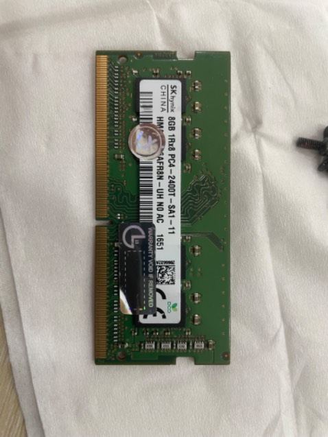 Mua xài được mấy bữa thì hư, máy treo ở màn hình khởi động. Tháo ra lắp vô thì máy mở lên được nhưng rất giật và chậm, vẫn nhận ram nhưng giật còn hơn lúc chưa lắp thanh ram mới này vào. Tháo cây Ram này ra thì máy hoạt động bình thường