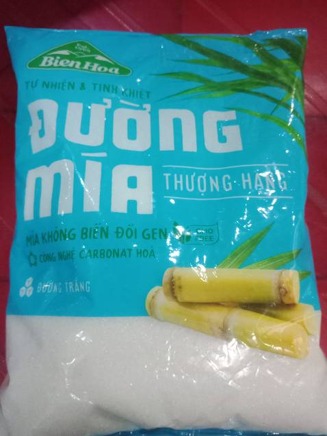 Đường mía thượng hạng ăn ngon, dùng nấu chè hay làm bánh rất tuyệt hảo. Tiki giao hàng nhanh chóng, shipper thân thiện.