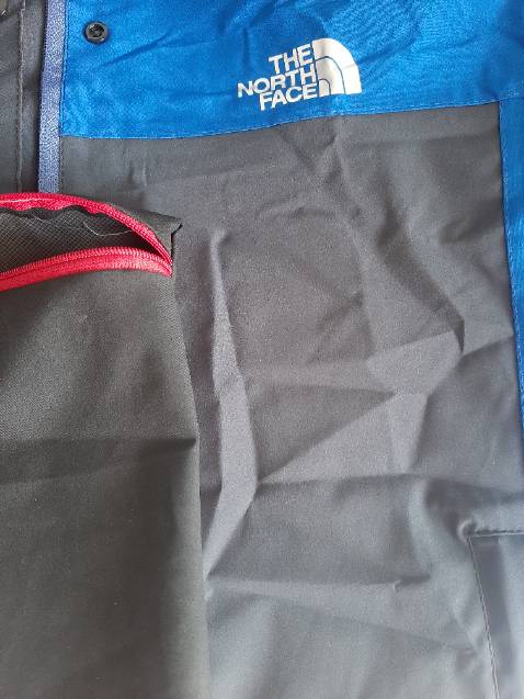 Không hài lòng. Giao hàng ko đúng màu, đặt mua áo mưa cao cấp Nhật Bản màu đen _ đỏ mà  giao xám _ xanh. Bao đựng áo mưa vải khác vải áo mưa vải khác...sẽ cân nhắc khi đặt mua hàng TiKi.