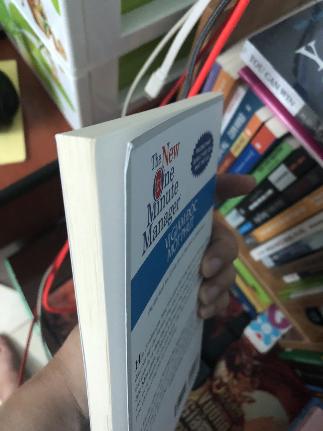 Nhìn như sách cũ, góc bìa bị bong