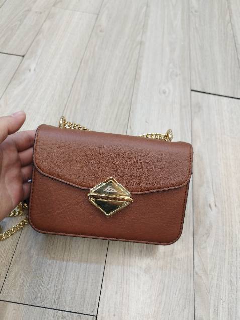 Túi đẹp hơn trong hình nữa , màu rất sang , đường chỉ mà đẹp ....luôn ủng hộ shop ạ