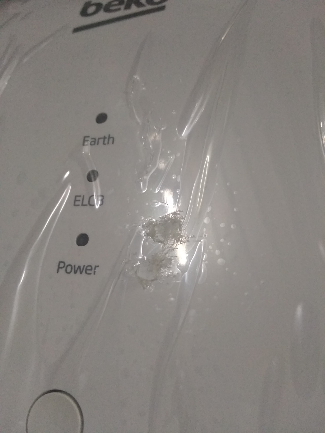 Tôi không biết bên Tiki kiểm tra đơn hàng 658531458 kiểu gì mà để sản phẩm bên trong trầy xước trong khi bên ngoài bao gói rất cẩn thận. Đặt hàng từ ngày 9/9 đến ngày 11/9 nhận được hàng tưởng ngon lành, ai ngờ phải đóng gói gửi lại vì sp bị lỗi đến hôm nay 16/9 vẫn phải chờ đợi mặc dừ đã thanh toán tiền hết cho Tiki. Tôi ko hiểu tại sao các bạn không kiểm tra kỷ sp trước khi đóng gói để bây giờ lại giao cho đơn vị hậu mãi Tiki kiểm tra tình trạng sp rồi mới hối âm cho KH, các bạn là Tiki trading chứ có phải đơn vị cung cấp khác đâu, trách nhiệm kiểu gì vây.