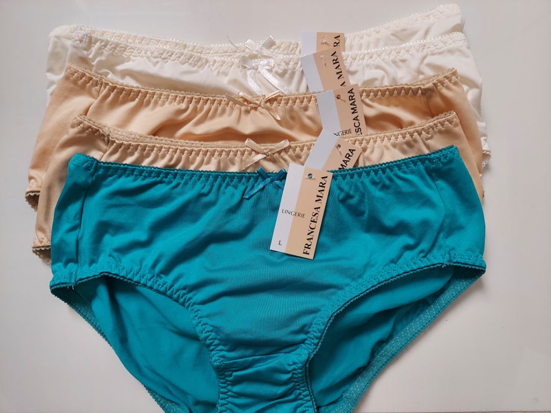 Quần bản lớn hơn hình mẫu không giống không thích rồi đó.