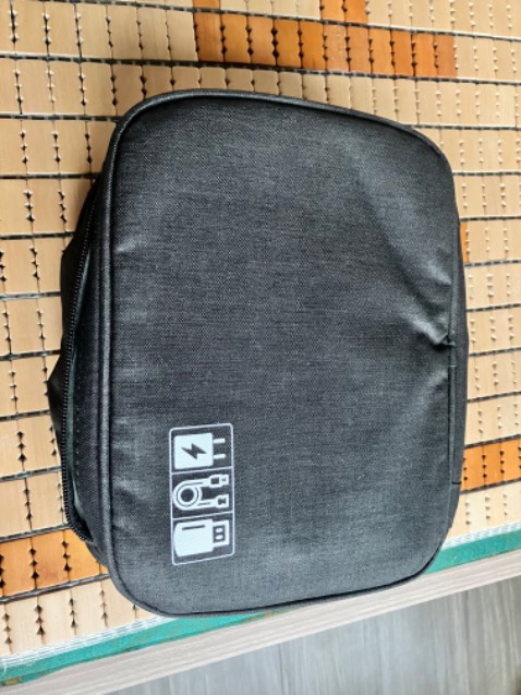 Hàng tốt, chất lượng cao, build quality tốt. Cần cải thiện các ngăn chứa cable…hơi nhỏ nếu giảm số lượng ngăn chứa cable và tăng chiều rộng ngăn chứa cable lên thì sẽ tốt hơn