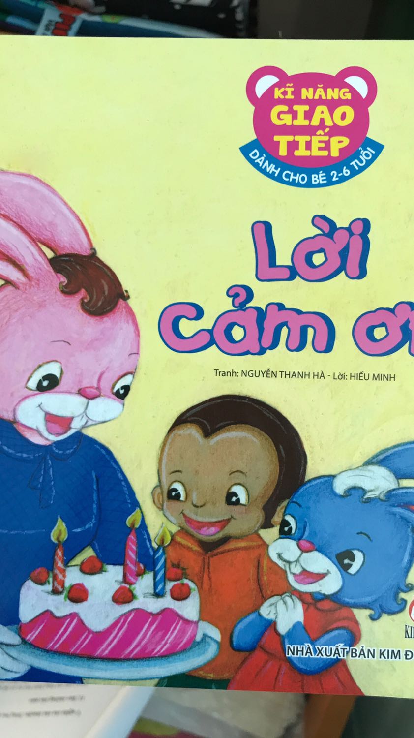 Truyện mỏng trong đos là nhiều câu truyện ngắn không liên quan nhau. Giấy cũng mỏng