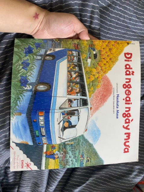 Nội dung k thực sự hay lắm nhưng đc cái tranh đẹp và sáng tạo trong kiểu thiết kế sách