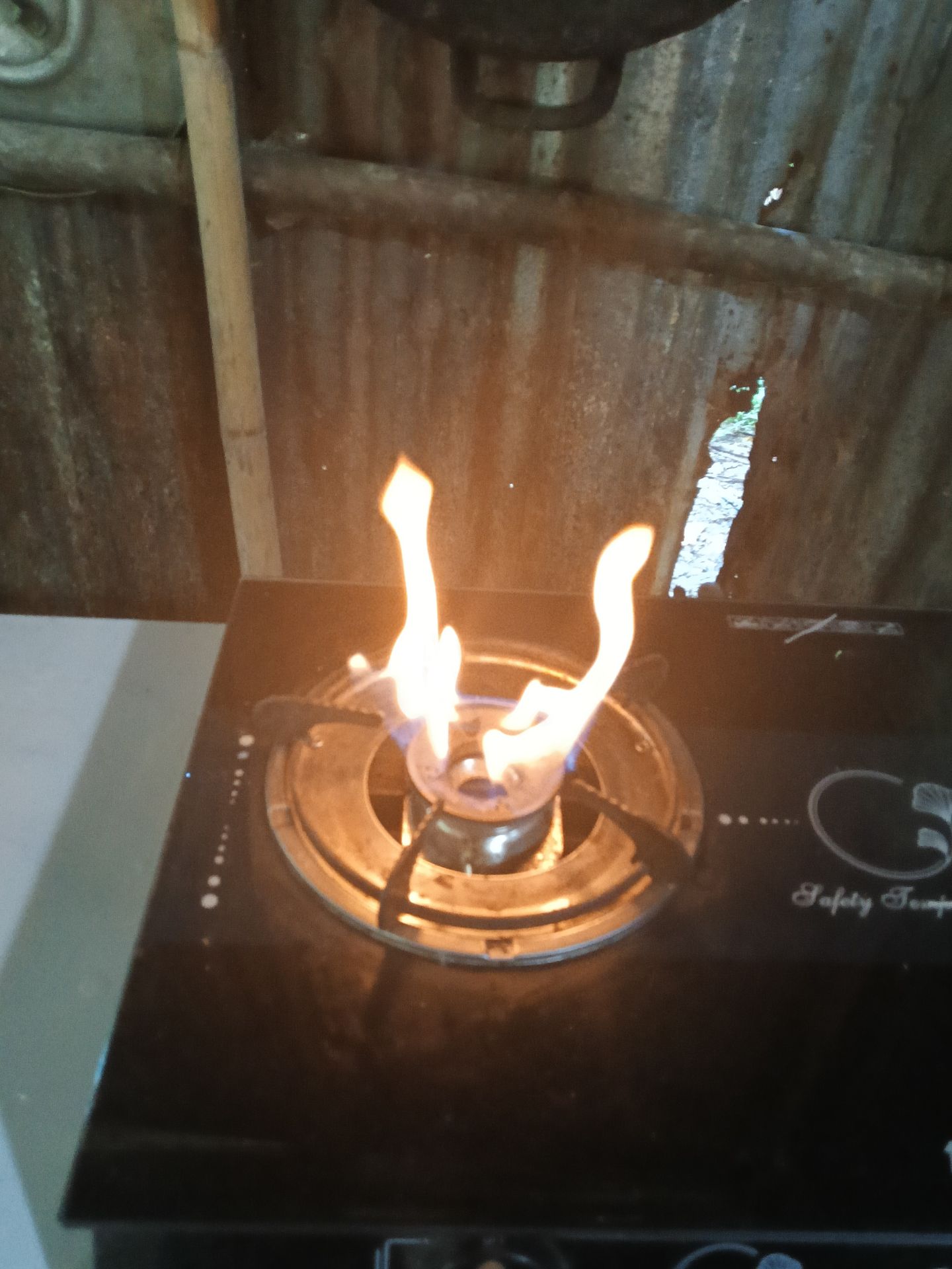 sử dụng gần 1 tháng thì sản phẩm bị lỗi. trả hàng   gần 14 ngày chưa xong.liên hệ cskh cũng chẳng giải quyết được gì, cứ bảo chờ,bếp gas là vật dụng sử dụng hằng ngày bảo chờ. mua giờ ko biết bếp gas .vvv ko nên mua trên app tiki