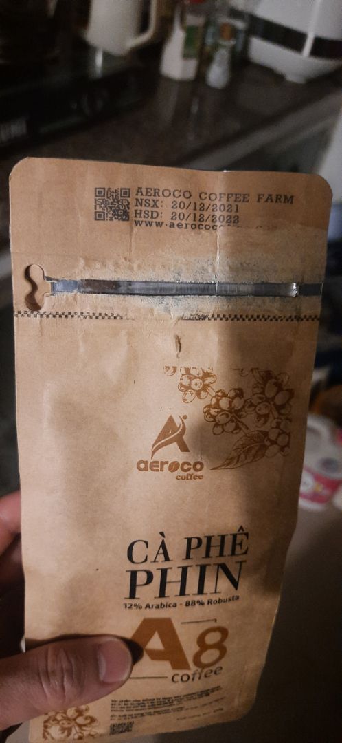 cà phê đúng nguyên chất! pha rất ngon, thơm nhẹ, màu nhạt, vị đậm. vơi tỉ lệ R/A này phù hợp với nữ và người mới uống hơn. Ưng nhất là bao bì đẹp phần zip tiện lợi.