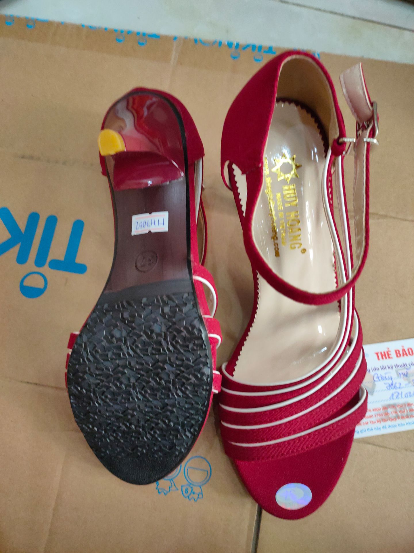 Giày đẹp... mang êm chân... chỉ may đều và chắc chắn