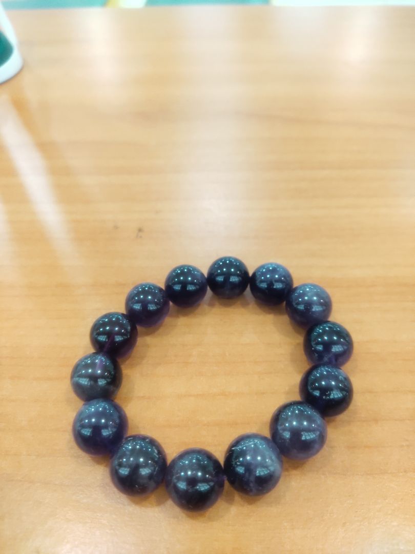 màu sắc hoàn toàn khg giống hình , rất nhiều viên bị rạn